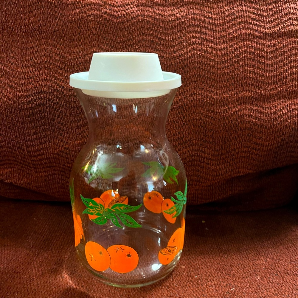 Orange Juice Jug (glass) snap on top, oranges and leaves in great condition